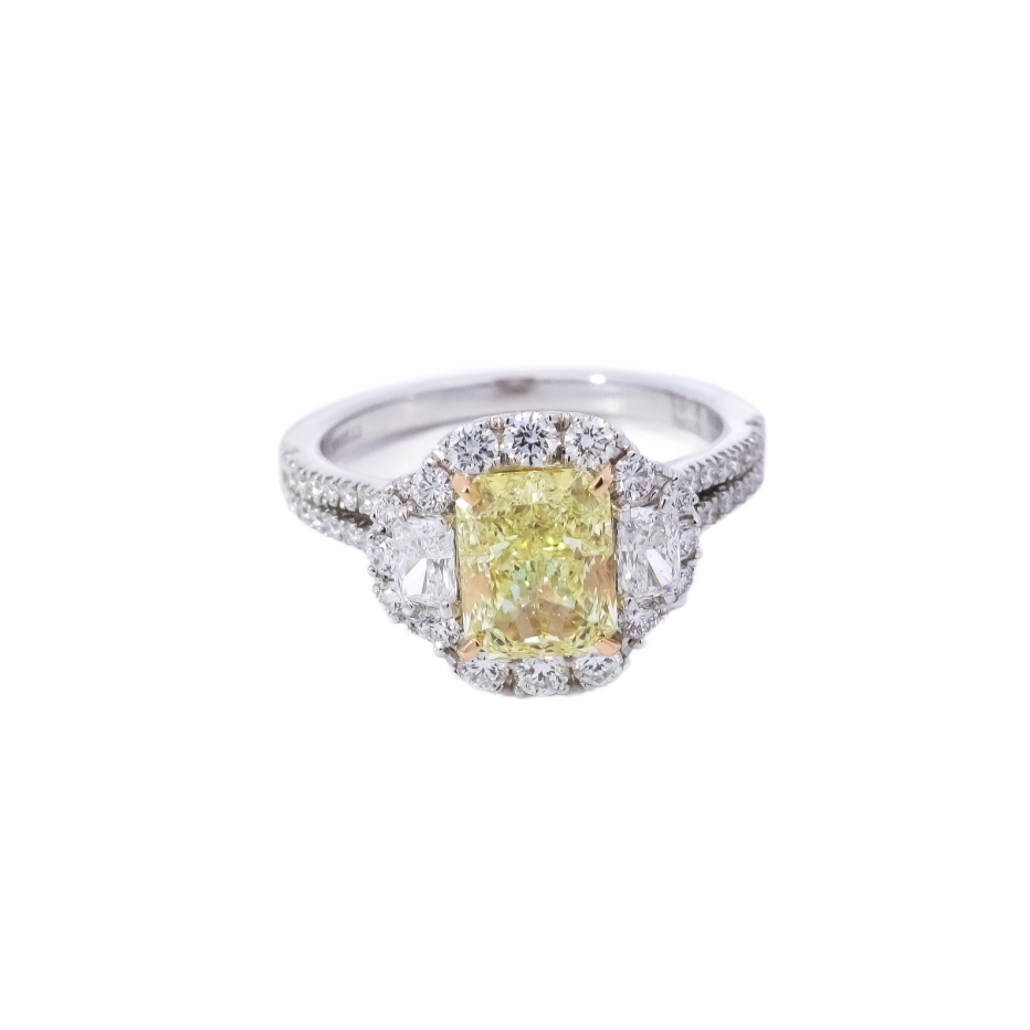Anillo oro blanco 18kt diseño de dos líneas  y halo de diamante blanco con diamante central amarillo