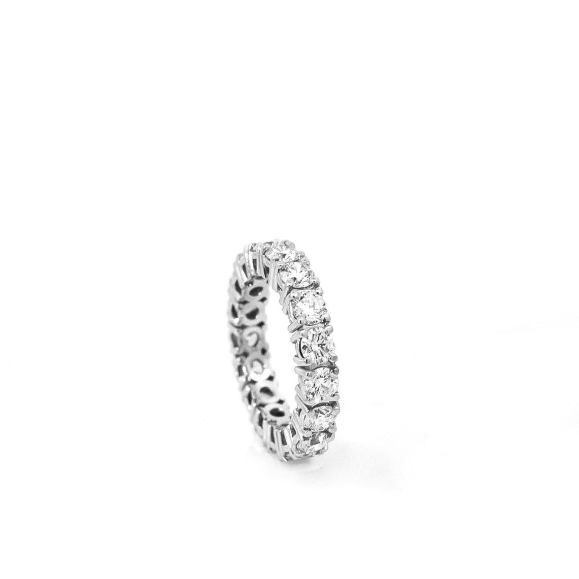 Anillo oro blanco tipo eternity con diamantes 3.45ct