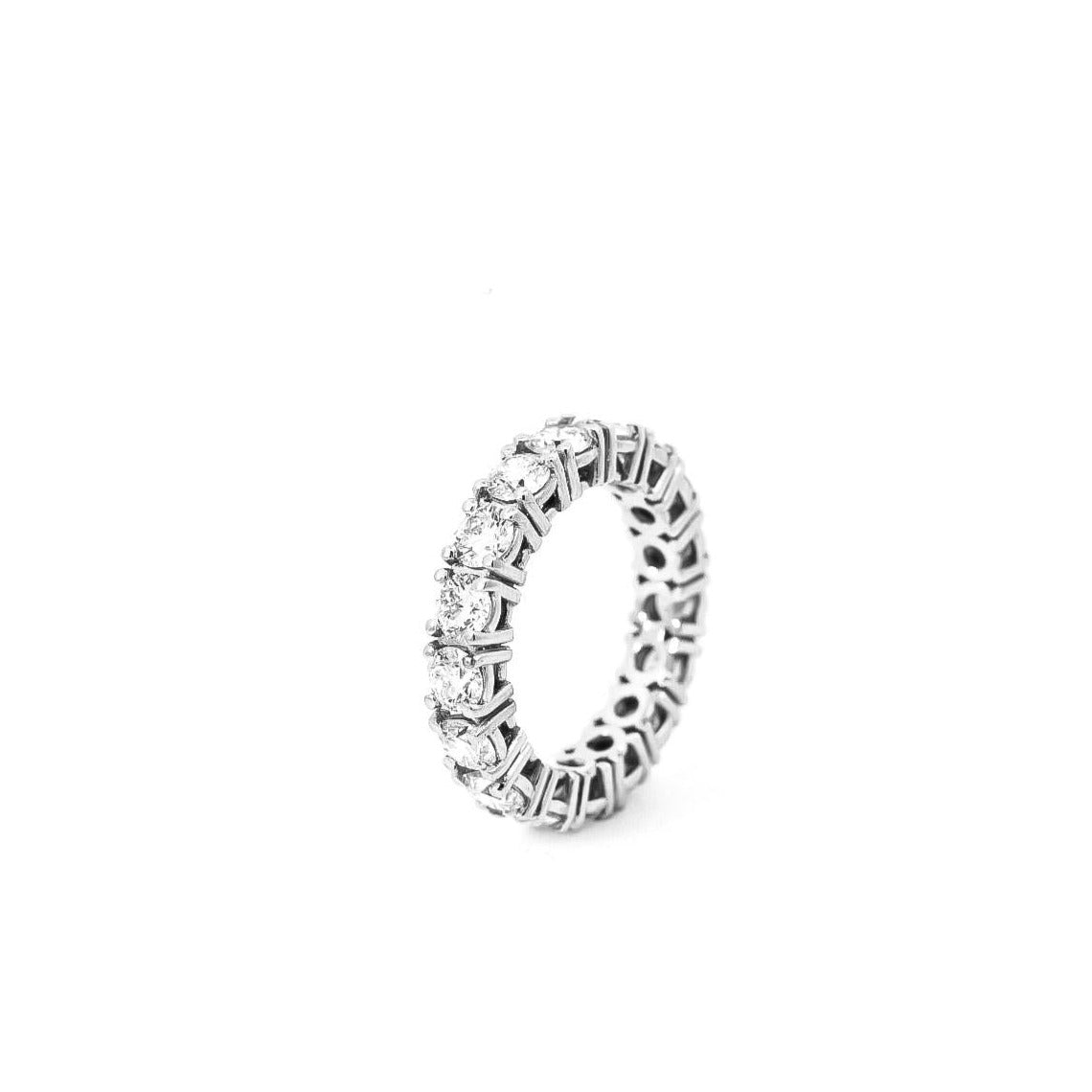 Anillo oro blanco tipo eternity con diamantes 3.45ct