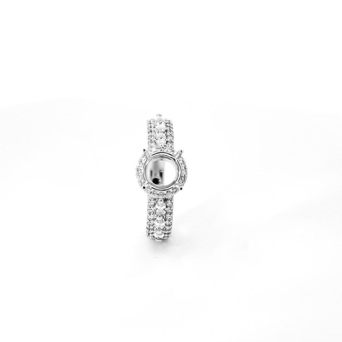 Montura Con Diamantes marquise Laterales Montados A Pavè Y Halo En Oro Blanco