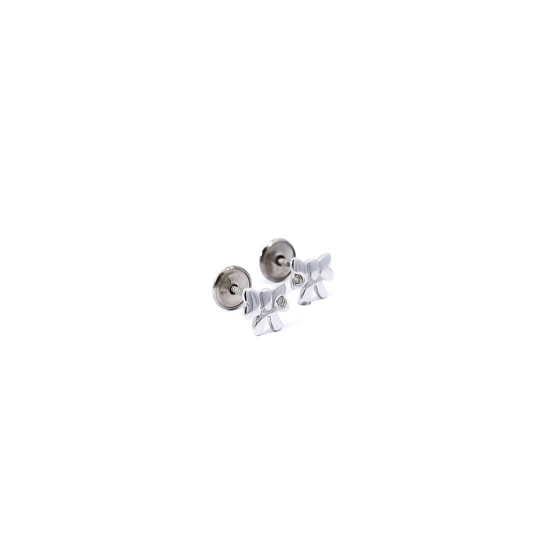 Aretes para bebe en oro blanco 18kt y  diamantes con diseño de lazos