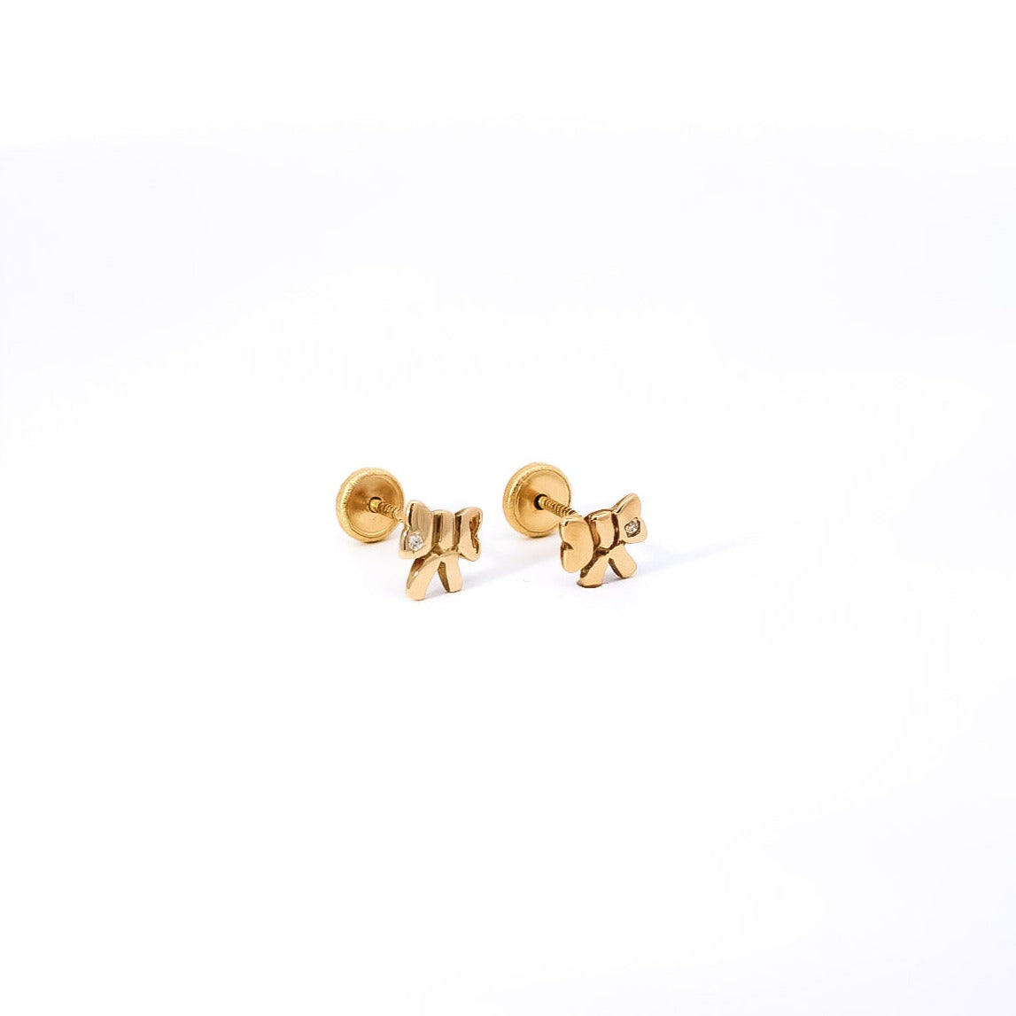 Aretes para bebe en oro amarillo  18kt y  diamantes con diseño de lazos