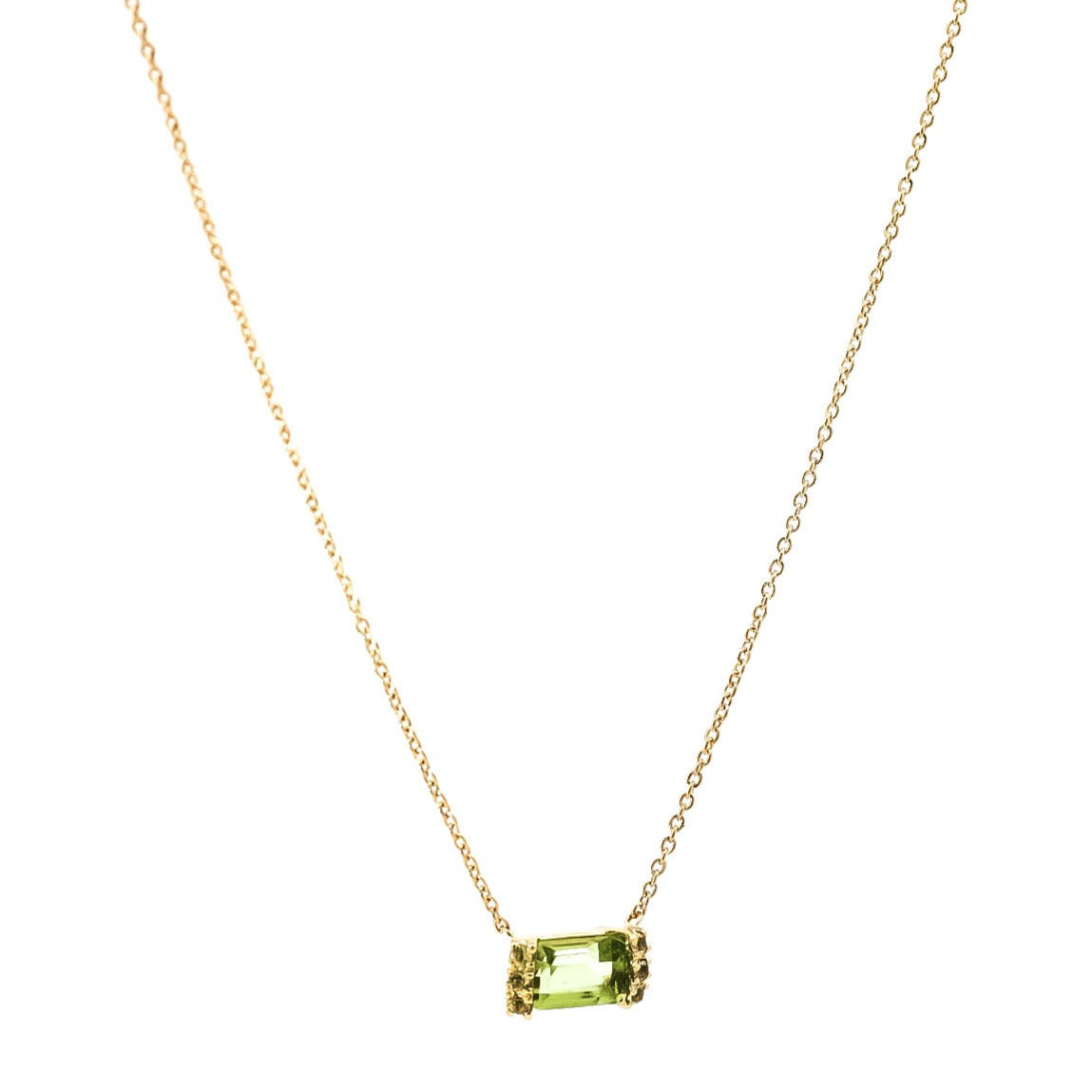 Collar en oro amarillo 18kt con dije de peridoto