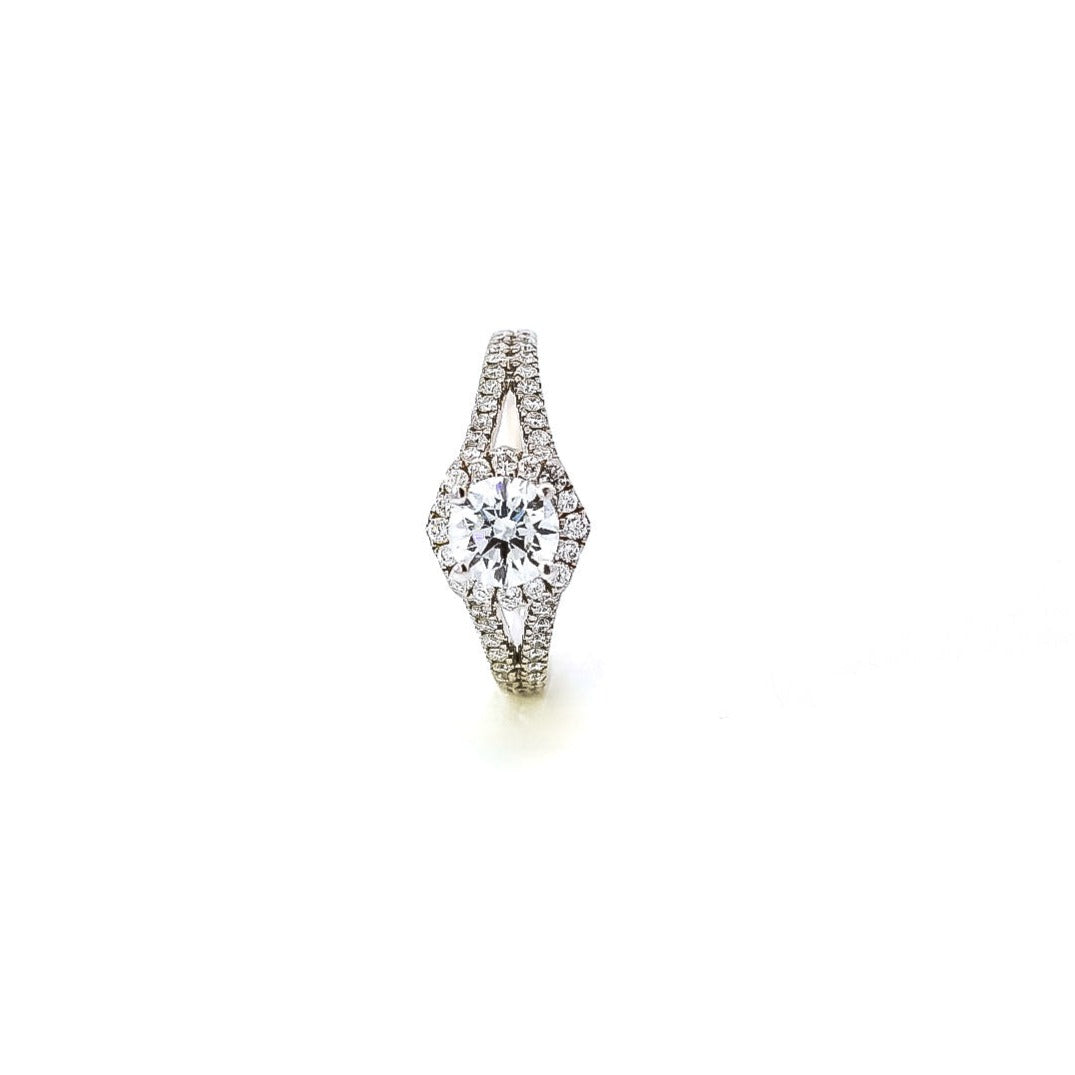 Anillo oro blanco doble línea y halo diamante  central 0.77ct
