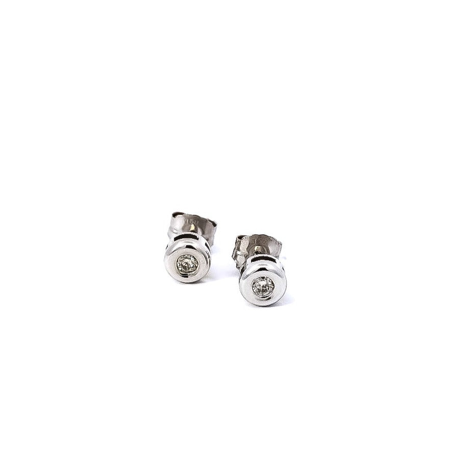 Aretes tipo topo oro blanco con bisel con diamantes 0.14ct