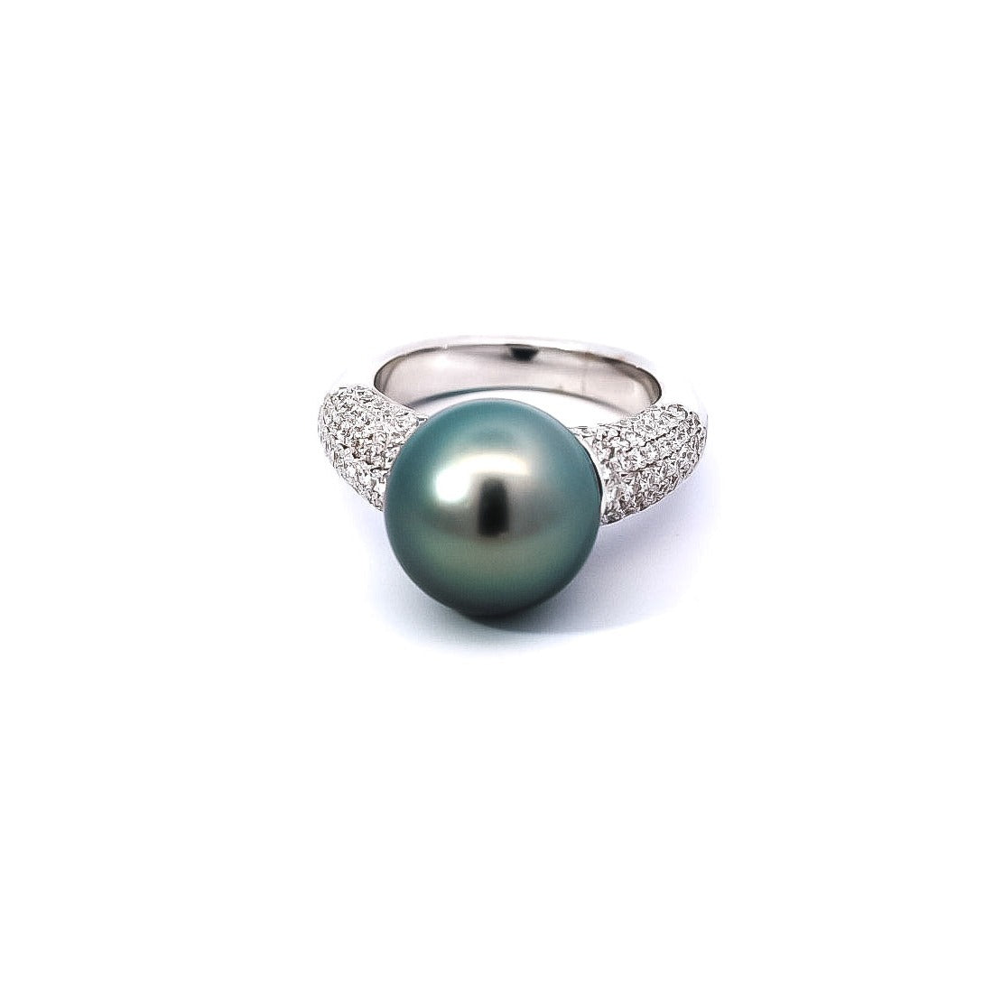 Anillo en oro blanco  con diamantes y perla gris