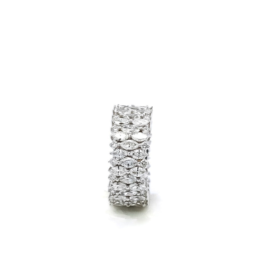 Anillo oro blanco tipo eternity tres filas de diamantes marquise