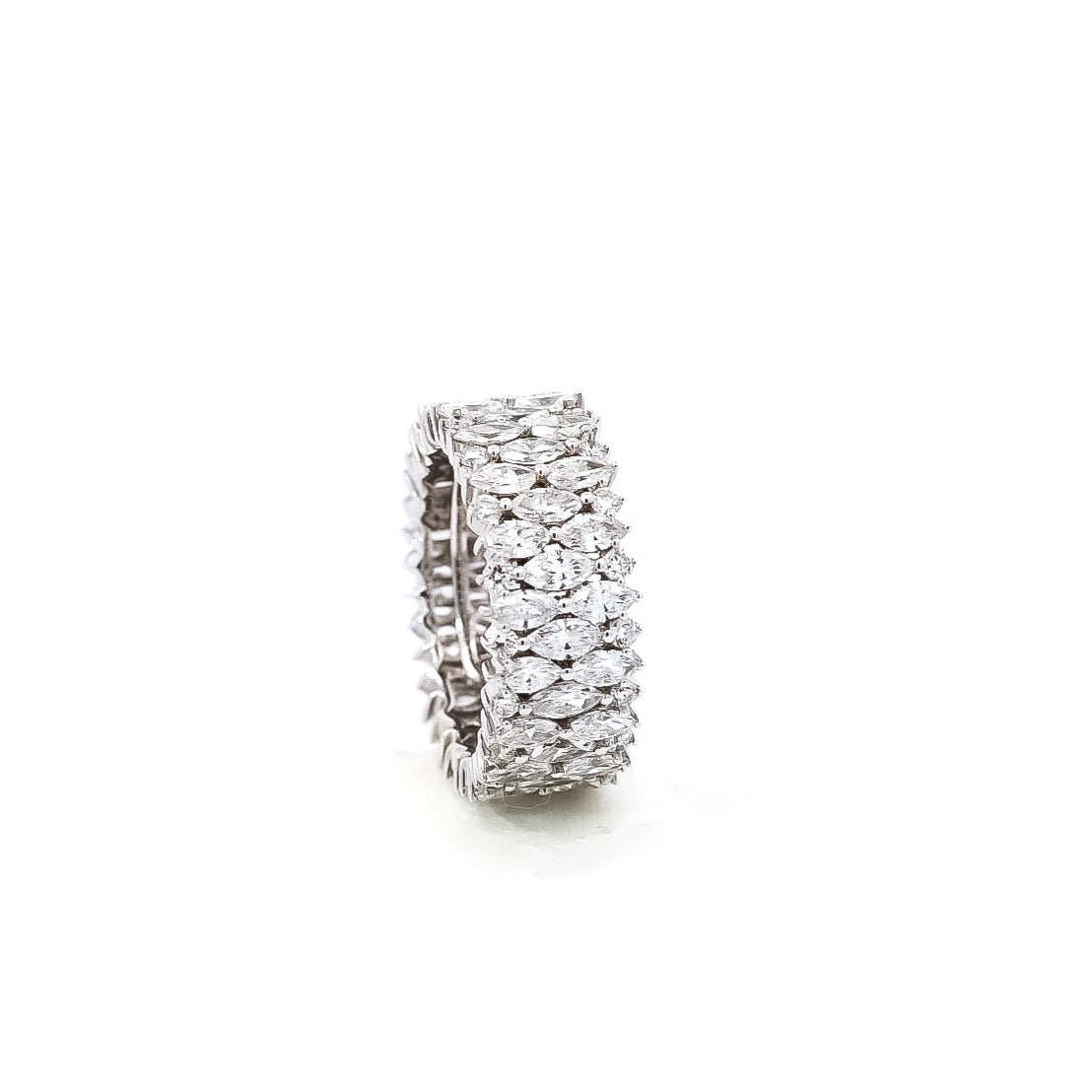 Anillo oro blanco tipo eternity tres filas de diamantes marquise