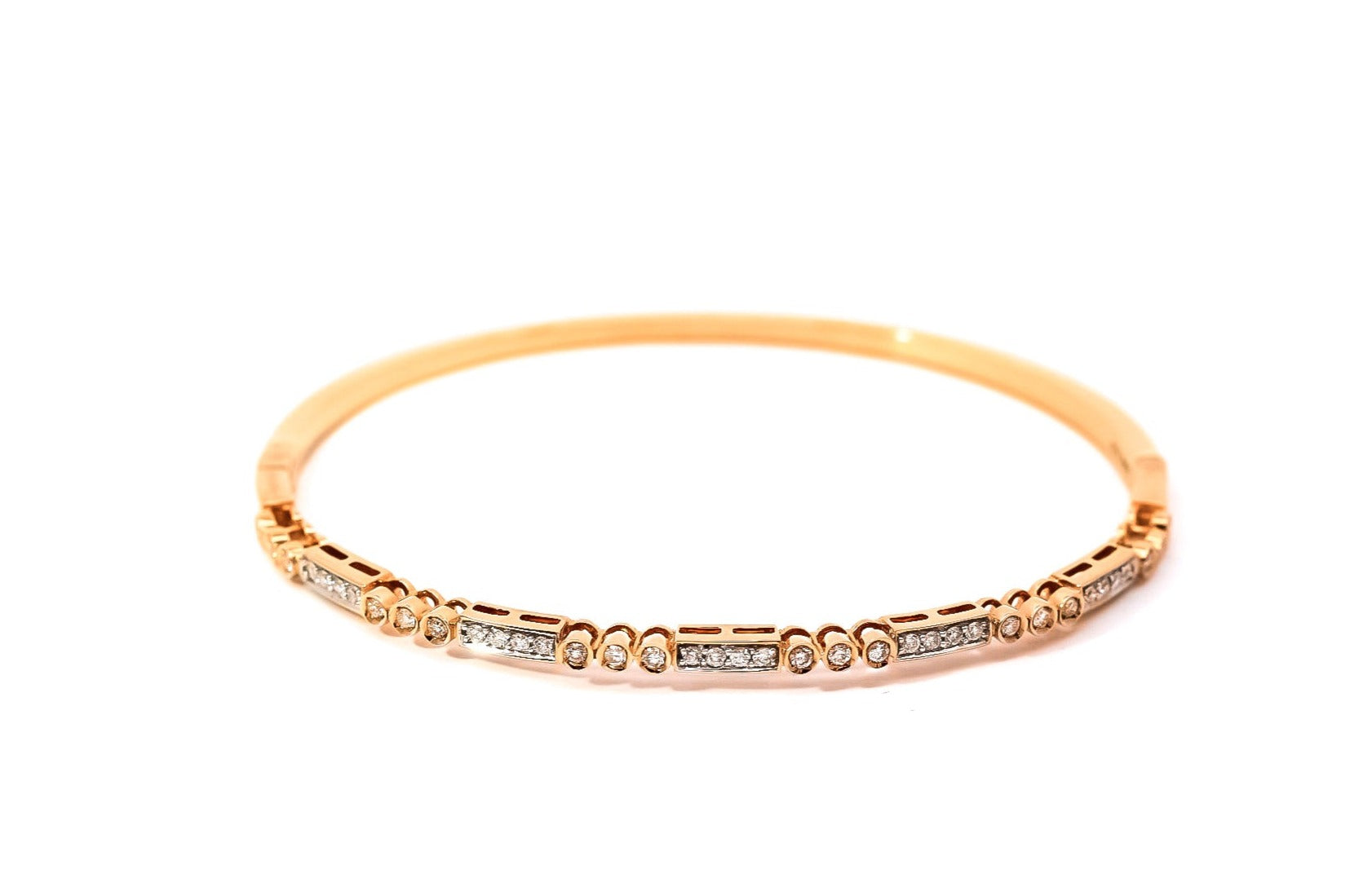 Pulsera delgada tipo caña en oro rosa  con diamantes