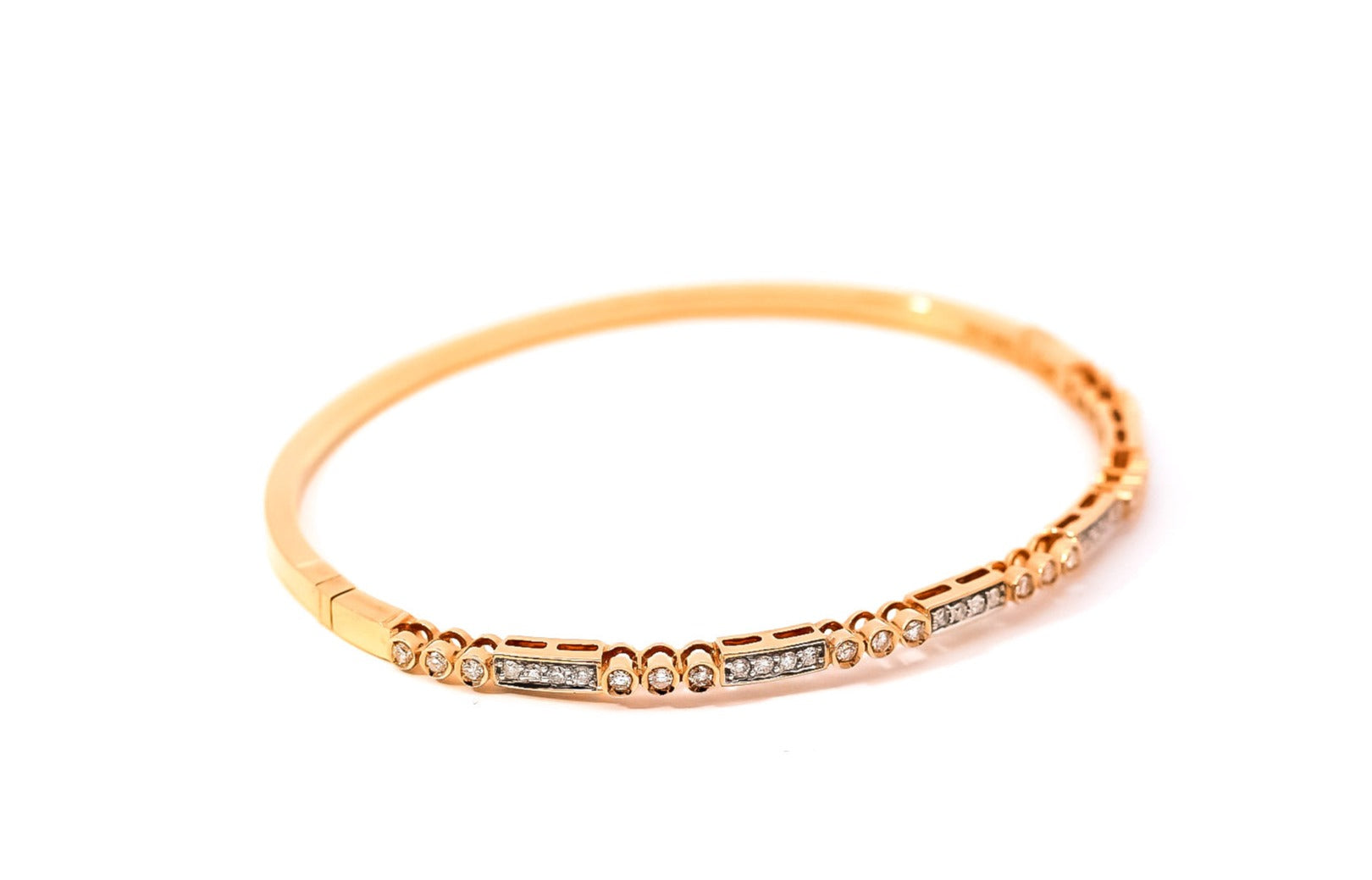 Pulsera delgada tipo caña en oro rosa  con diamantes