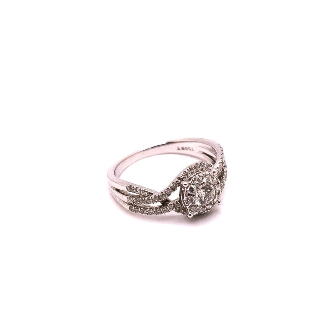 Anillo oro blanco tres líneas de diamantes entrelazadas con diamante central