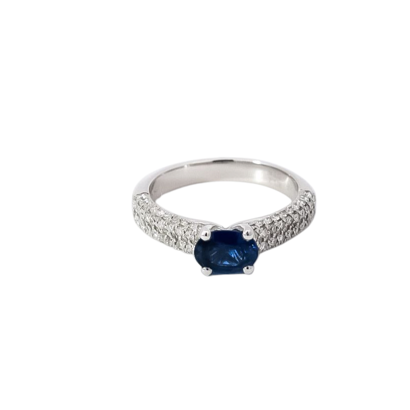 Anillo oro blanco tipo Riviera en diamantes y zafiro 0.62ct corte ovalado