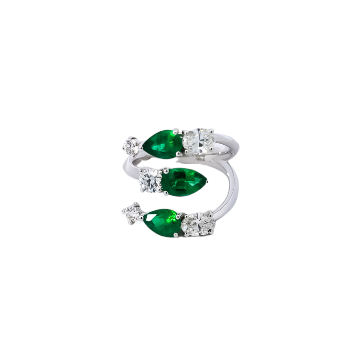 Anillo oro blanco semi espiral con diamantes y esmeraldas cortes pera