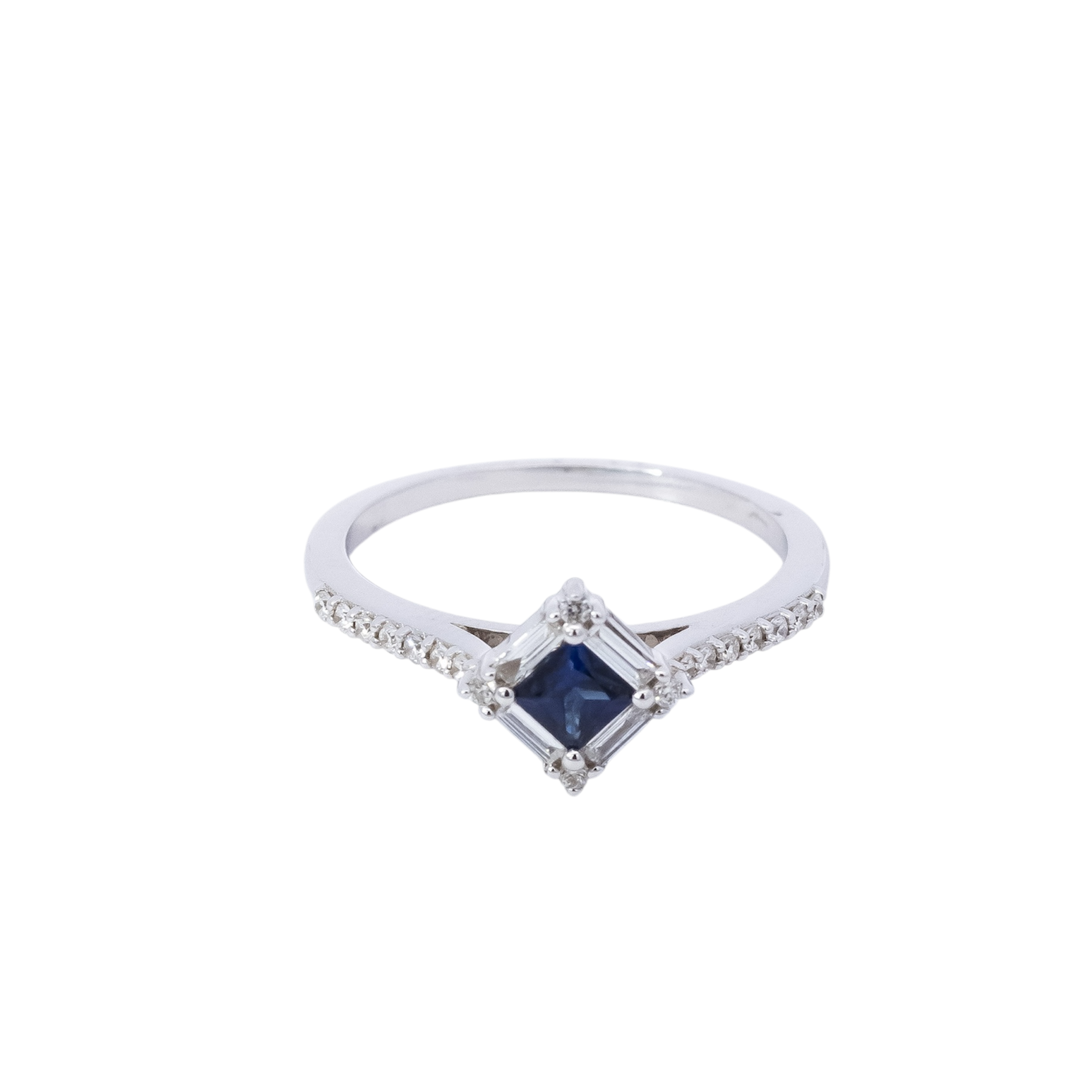 Anillo oro blanco 18kt con diamantes y zafiro corte princess