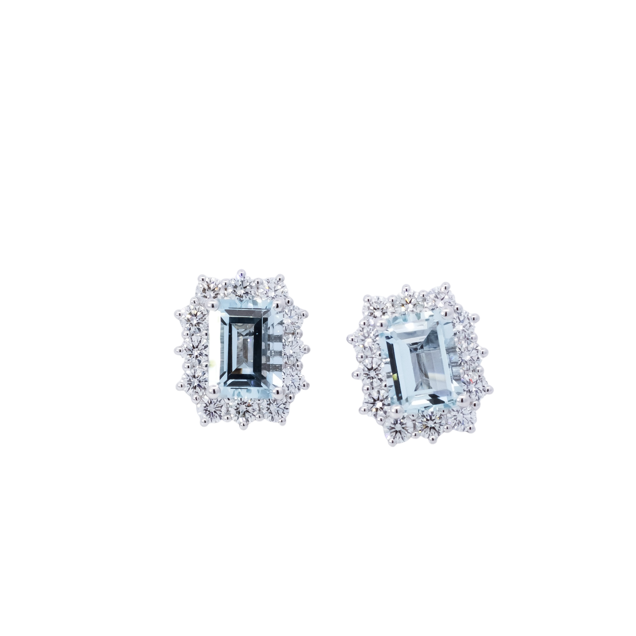 Aretes oro blanco 18kt con diamantes y aguamarina corte esmeralda