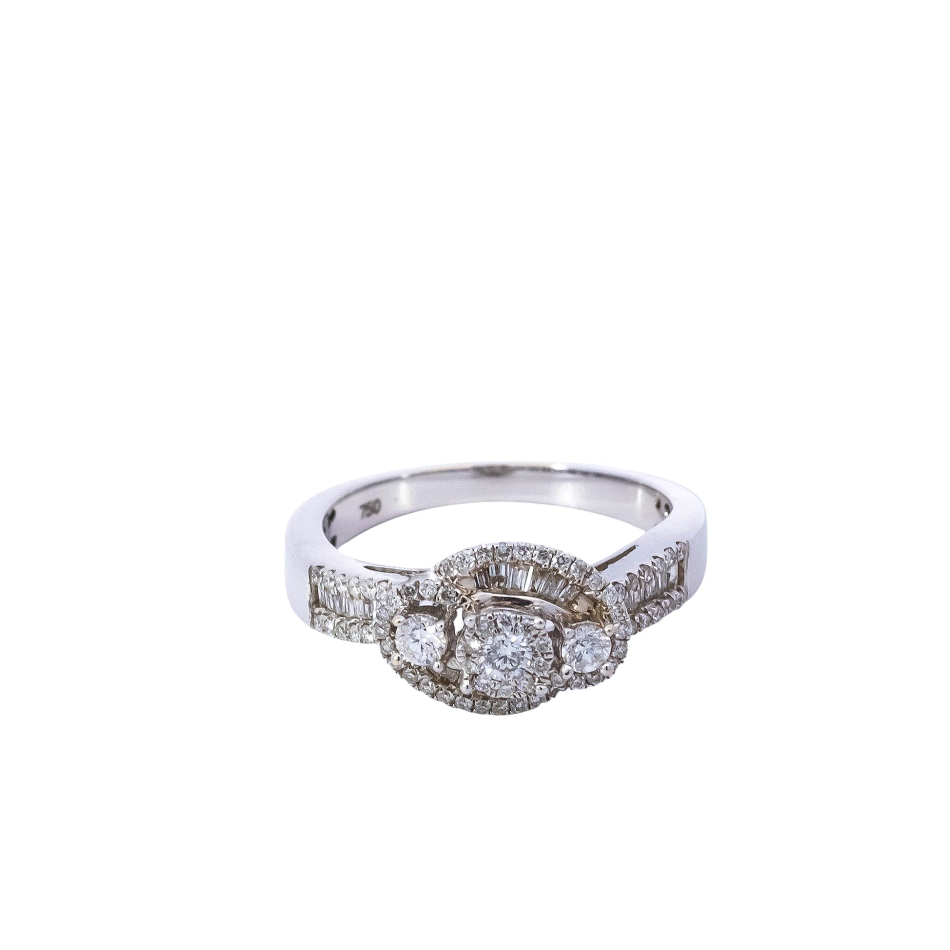 Anillo de compromiso oro blanco 18kt con diamantes corte redondos y baguettes