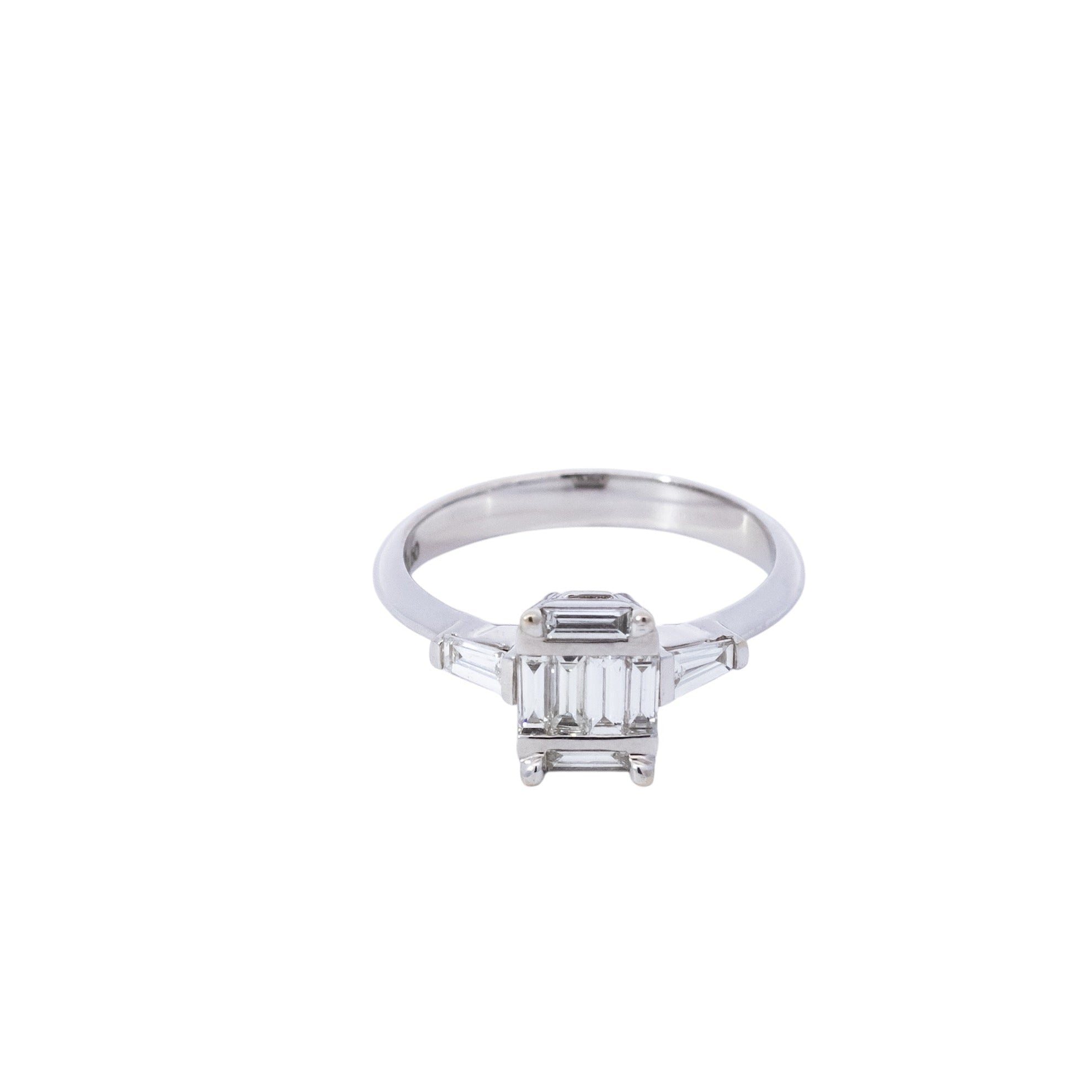 Anillo de compromiso oro blanco 18kt  con diamantes cortes baguette