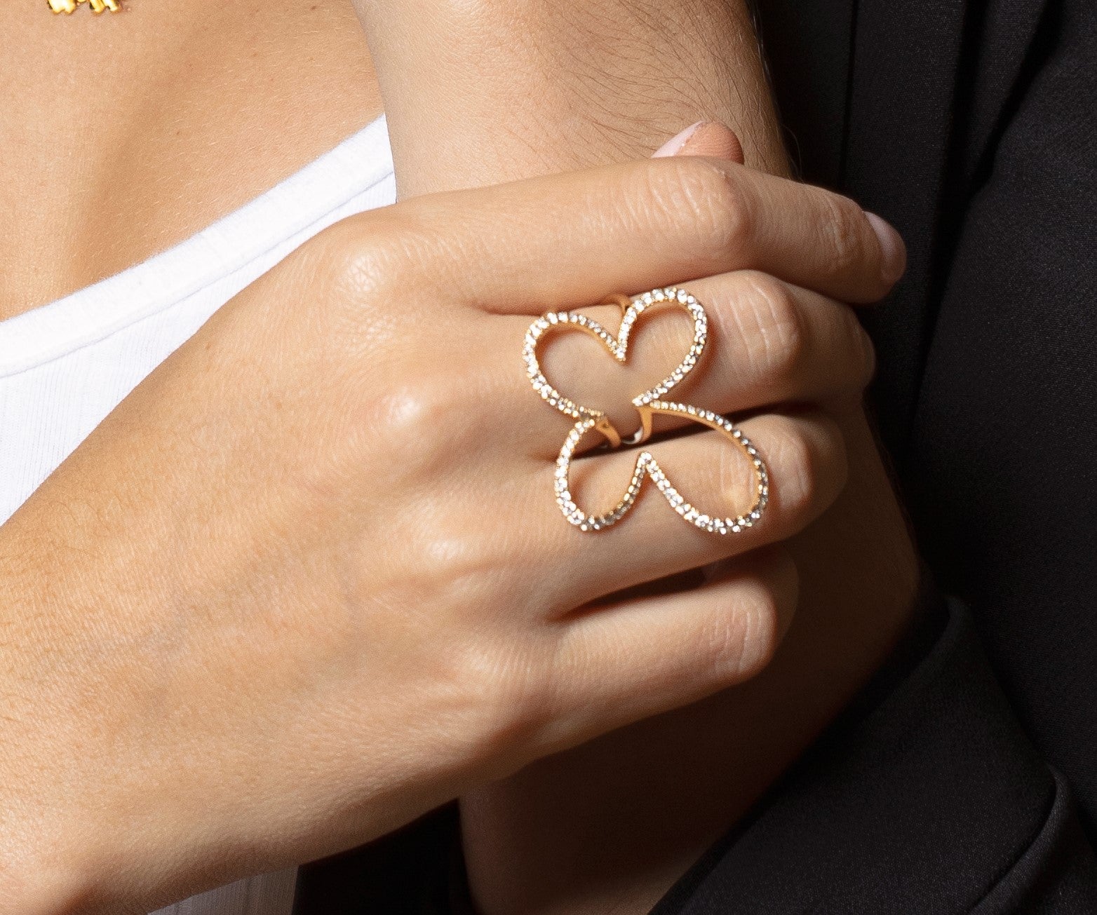 Anillo en forma de  mariposa de oro amarillo  y diamantes