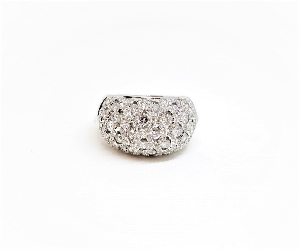 Anillo ancho con diamantes en oro blanco 18kt