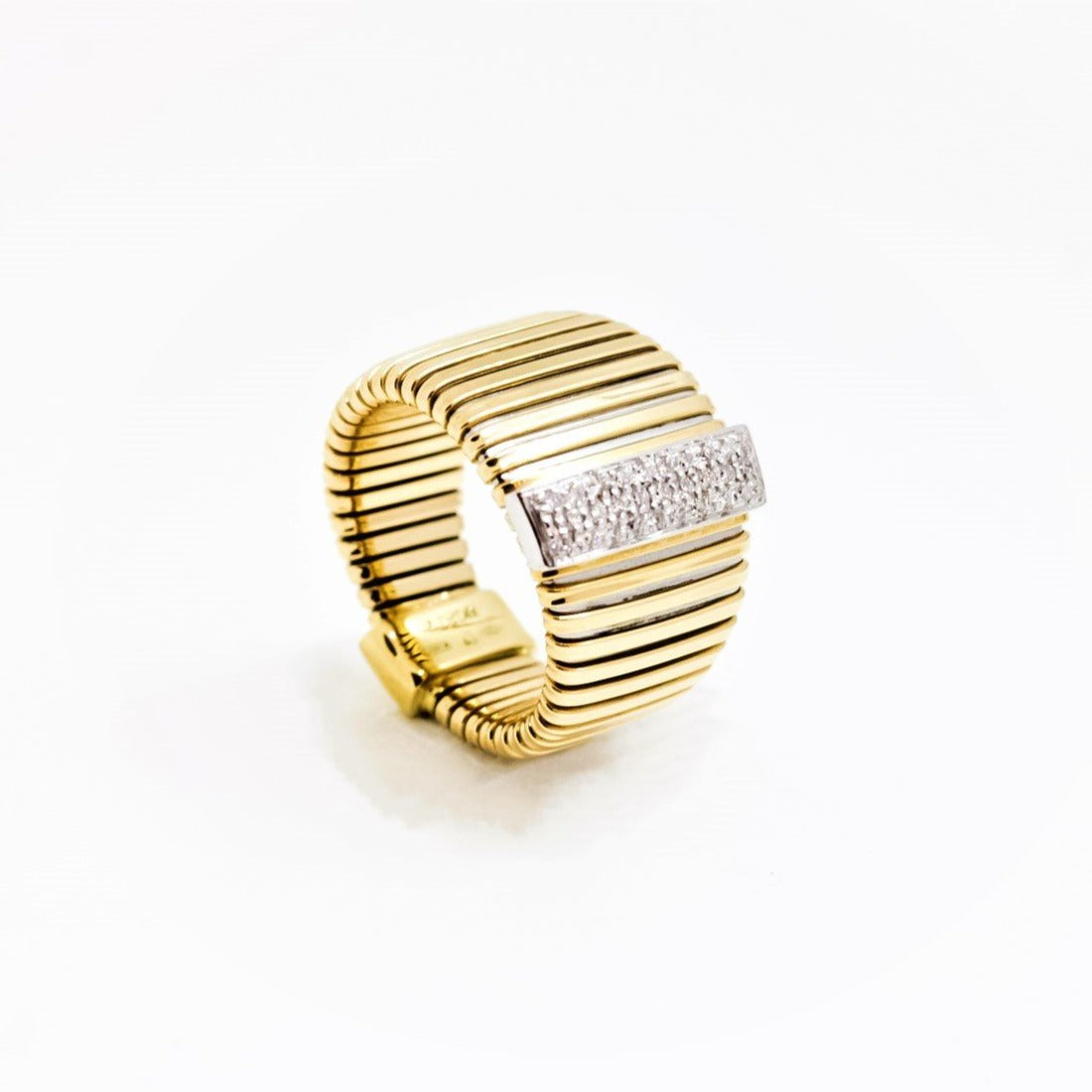 Anillo ancho de tubo gas en oro amarillo  con barra de diamantes