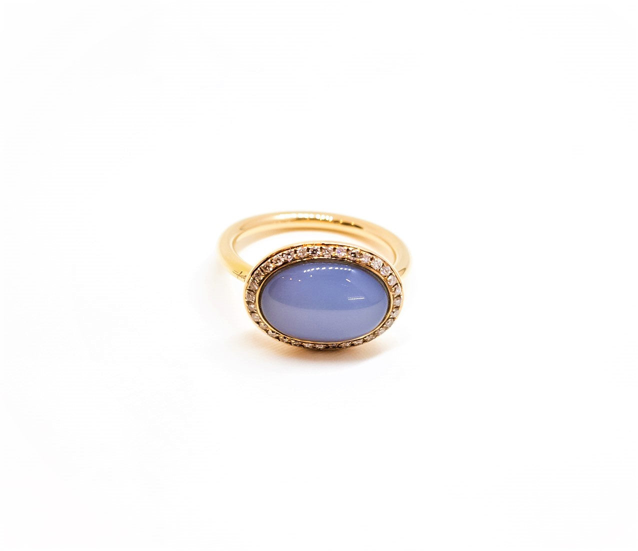 Anillo en oro amarillo con diamantes y calcedonia