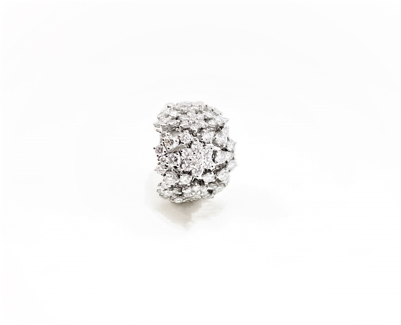 Anillo oro blanco elástico con diamantes diseño de flores