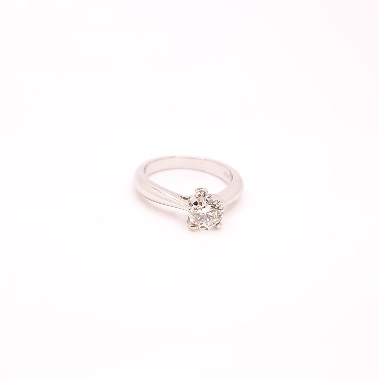 Anillo solitario en oro blanco con diamante 1.0ct
