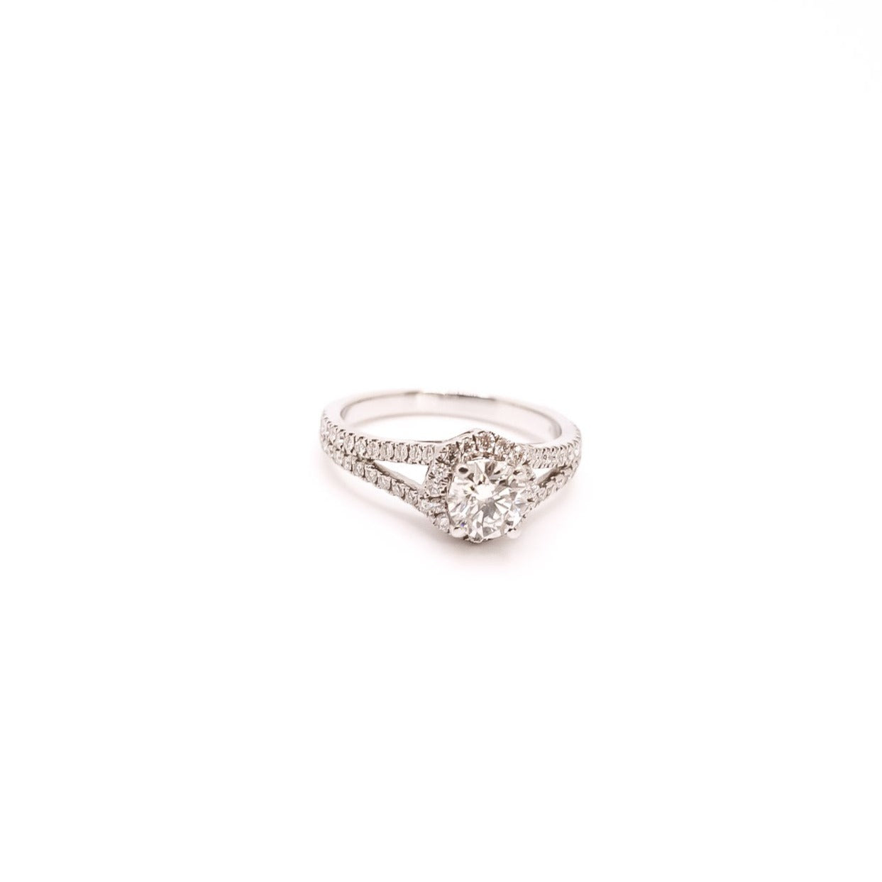 Anillo oro blanco doble línea y halo diamante  central 0.77ct