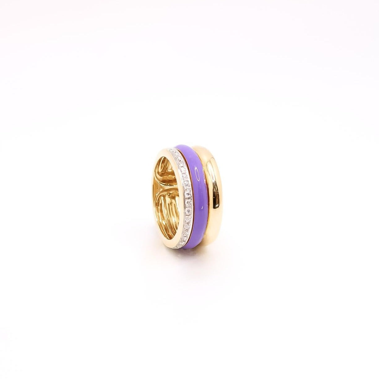 Anillo ancho de oro   en líneas esmaltada , lisa  y con diamantes