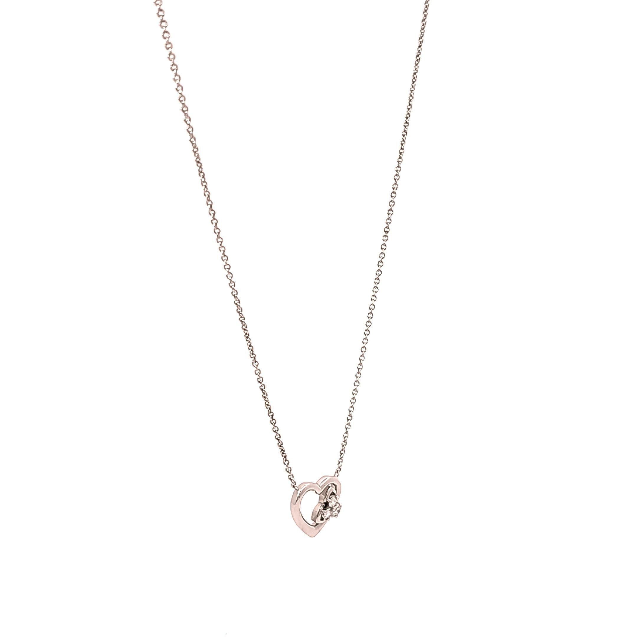 Collar en oro blanco 18kt con dije en forma de corazòn  y diamantes
