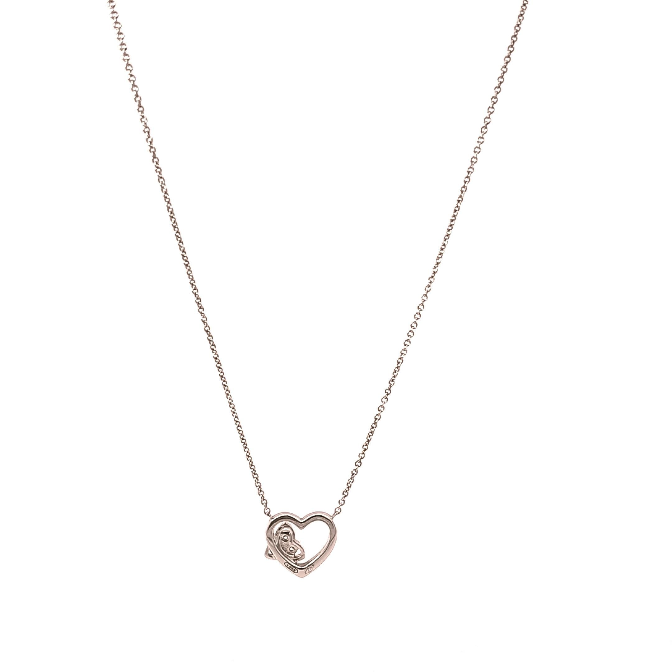 Collar en oro blanco 18kt con dije en forma de corazòn  y diamantes