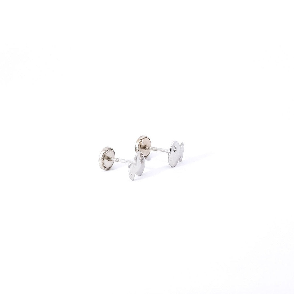 Aretes para bebe en oro blanco 18kt y diamantes con diseño de peces