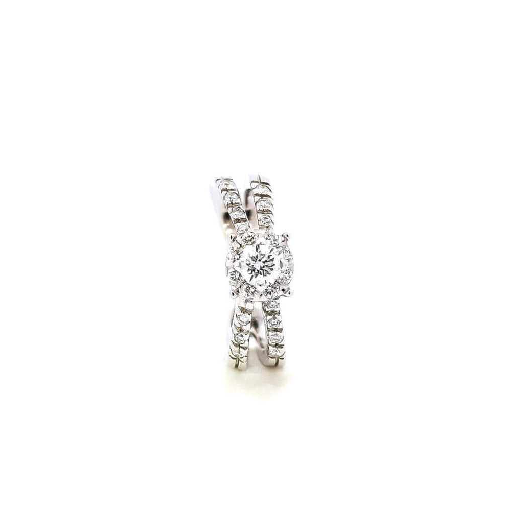 Anillo de compromiso en oro blanco 18kt con diamantes
