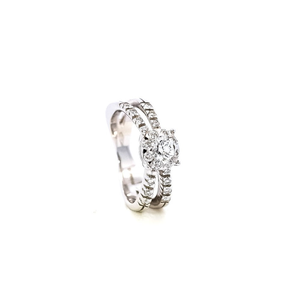Anillo de compromiso en oro blanco 18kt con diamantes