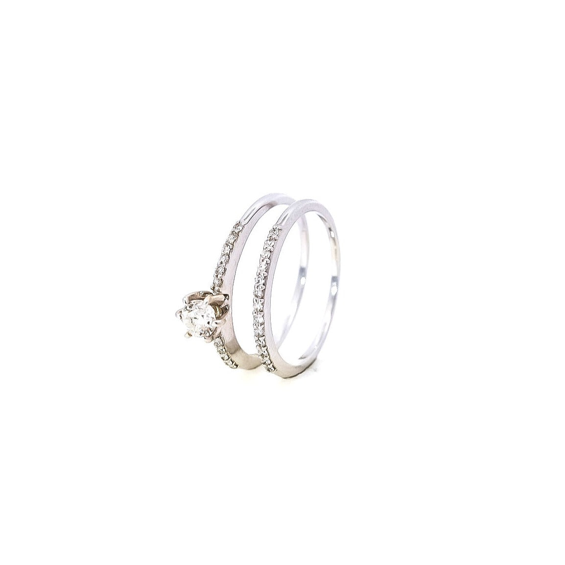 Juego de Alianza y anillo de compromiso en oro blanco 18kt tipo riviera