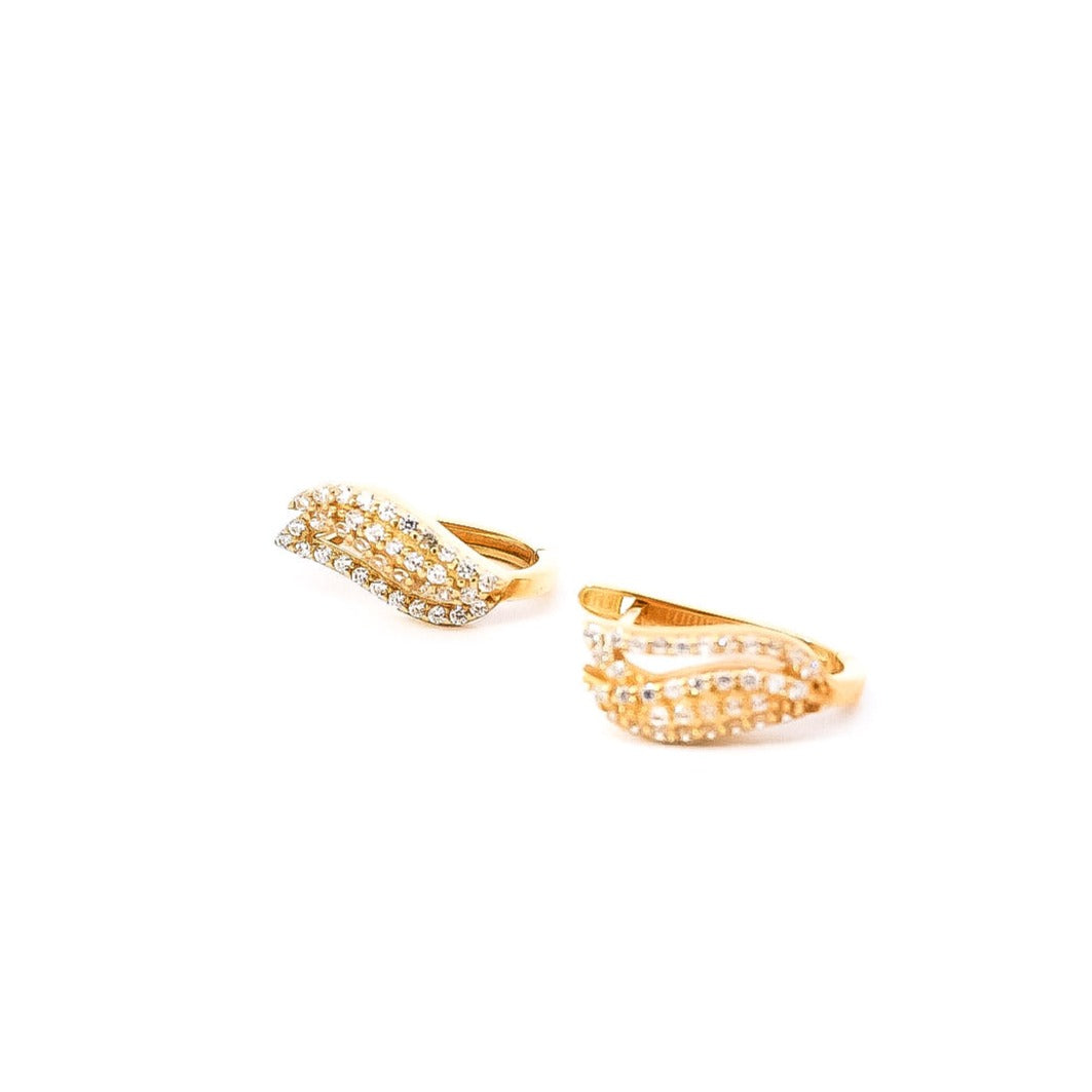 Aretes oro amarillo 18kt con diseño de pétalos  en circones