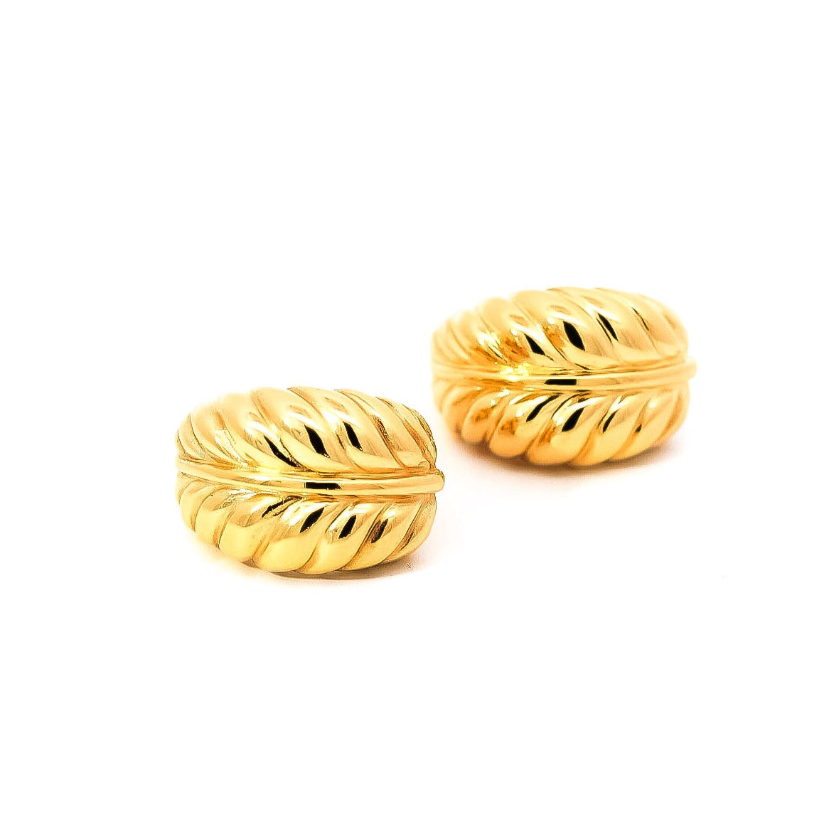 Aretes oro amarillo 18kt diseño de hojas con cierre omega