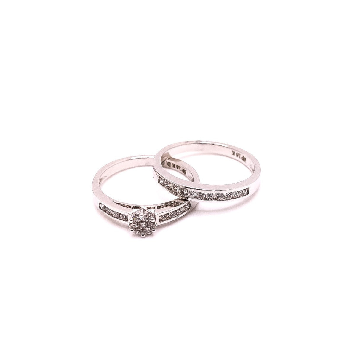 Dúo de anillo de compromiso en oro blanco 18kt con diamantes