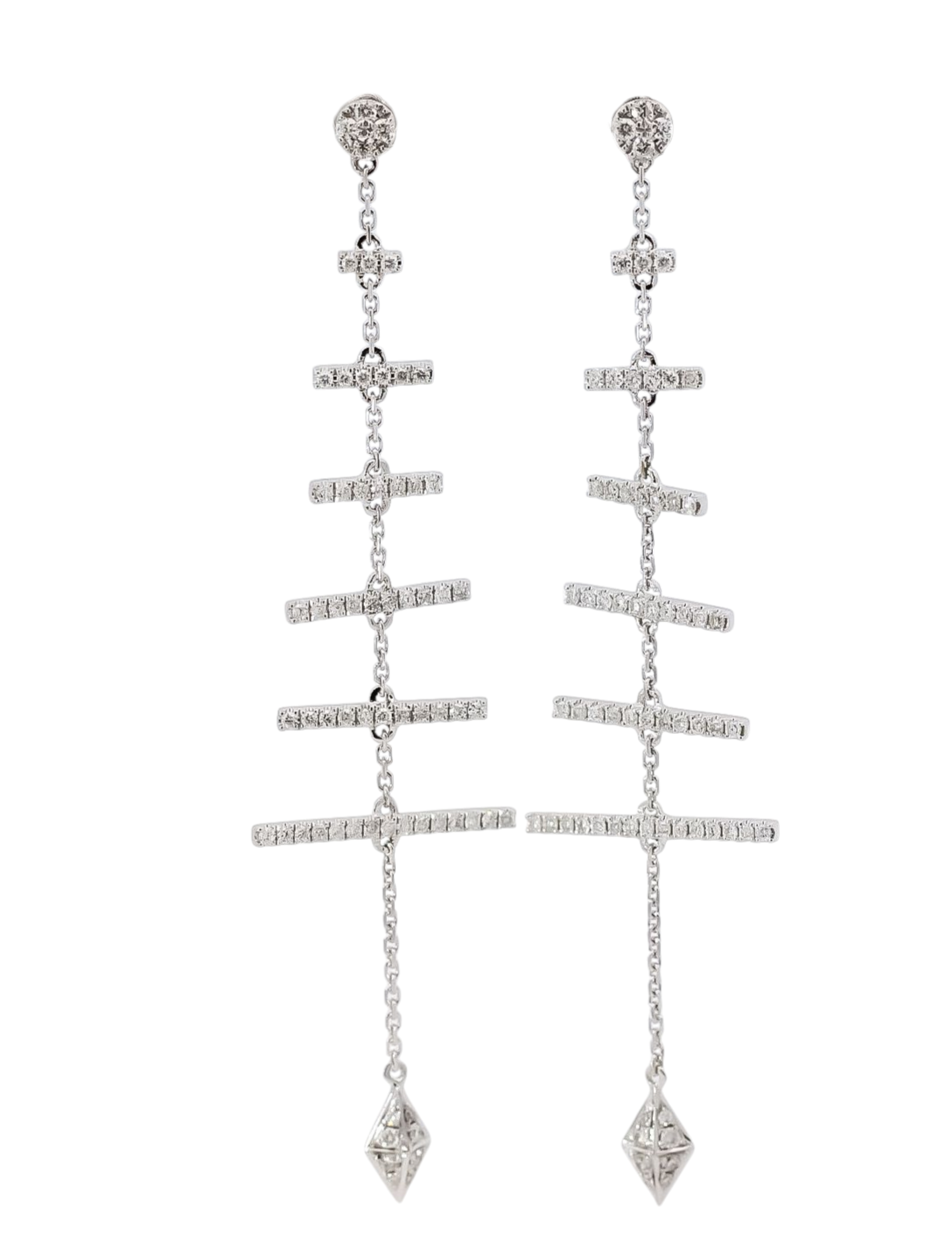 Aretes largos oro blanco 18kt diseño lineal con diamantes