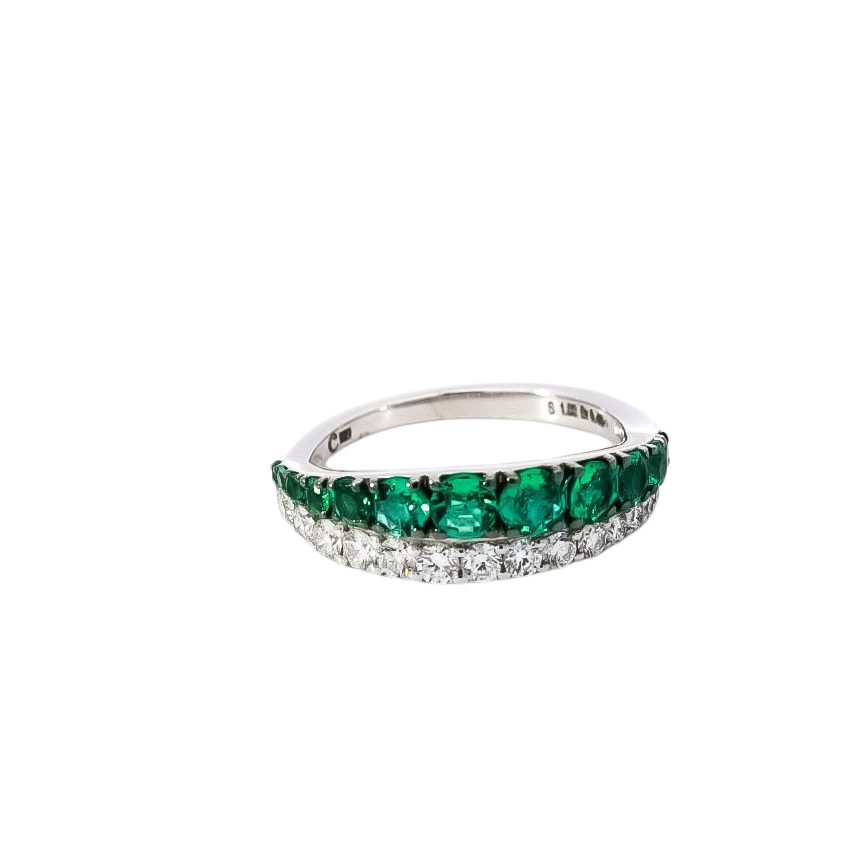 Anillo oro blanco 18kt diseño de dos líneas diamantes y esmeraldas