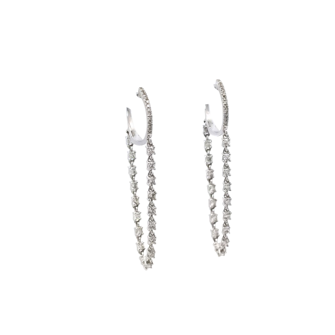 Aretes oro blanco 14kt con diseño de argollas y cadenas con diamantes