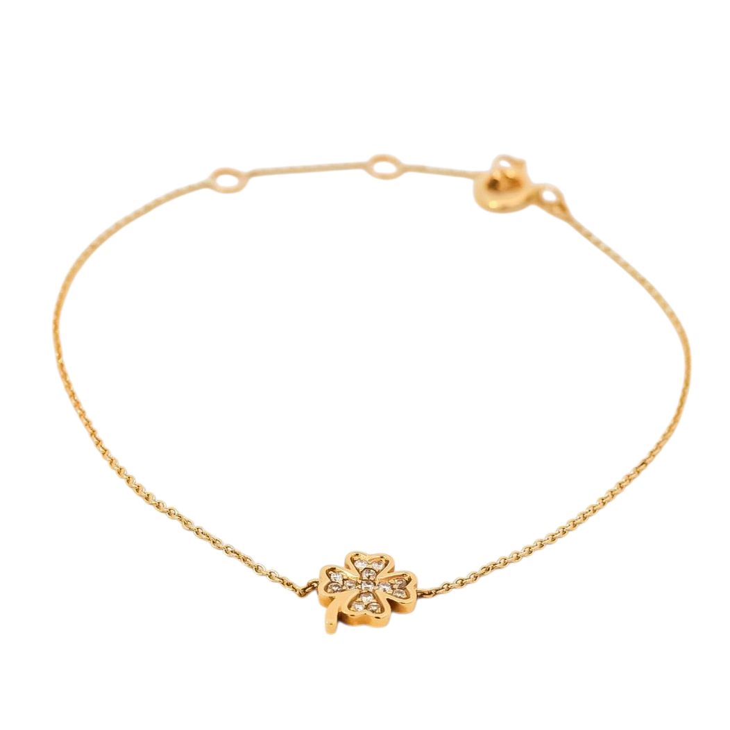 Pulsera delgada en oro amarillo 18kt con dije de trébol en diamantes