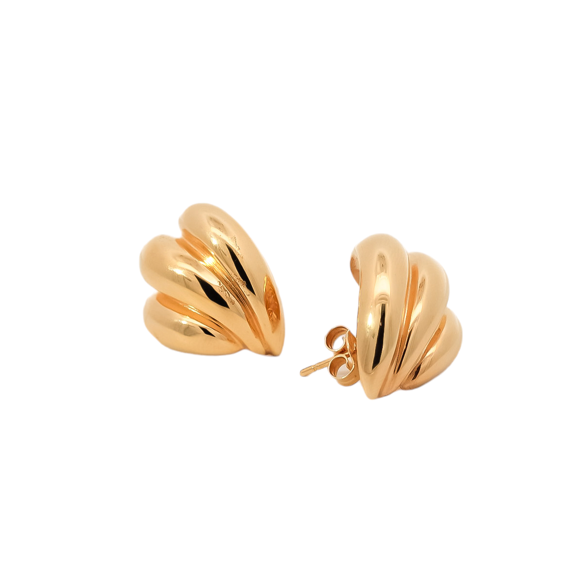 aretes  con diseño de concha de mar en oro 18kt