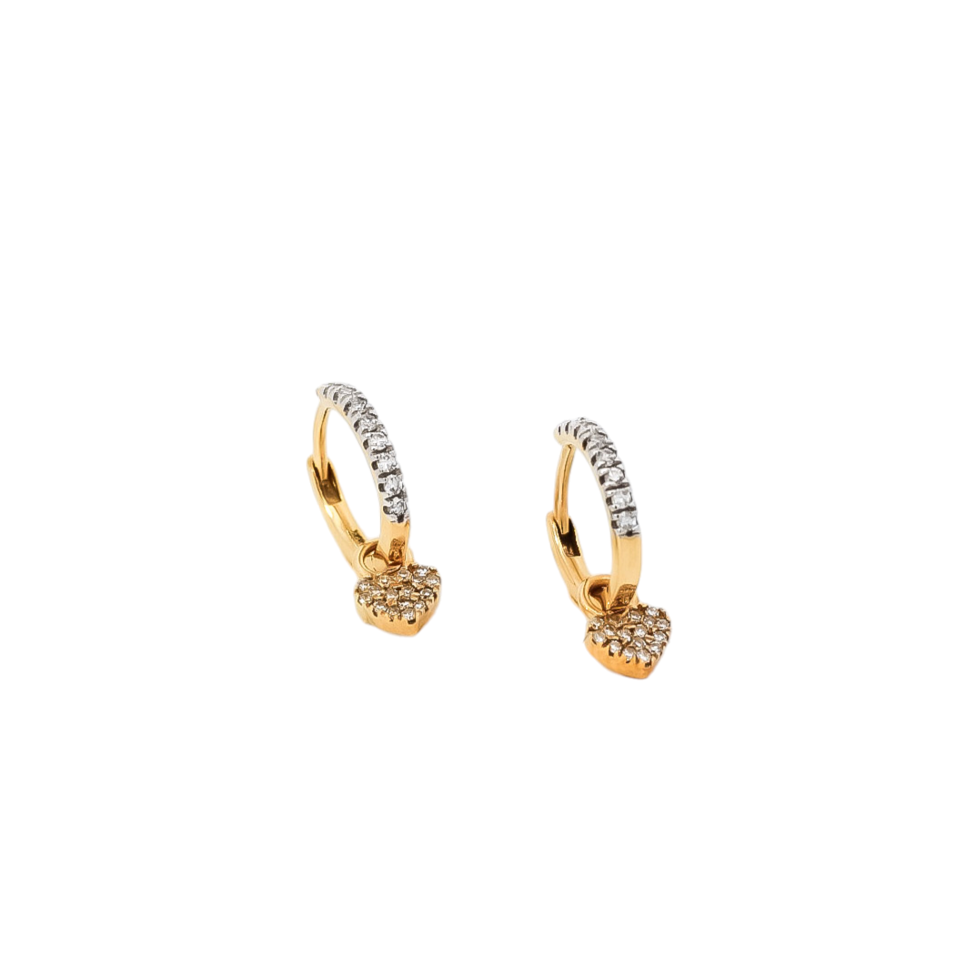 Aretes tipo argollas en oro amarillo 18kt con dijes de corazones diamantados