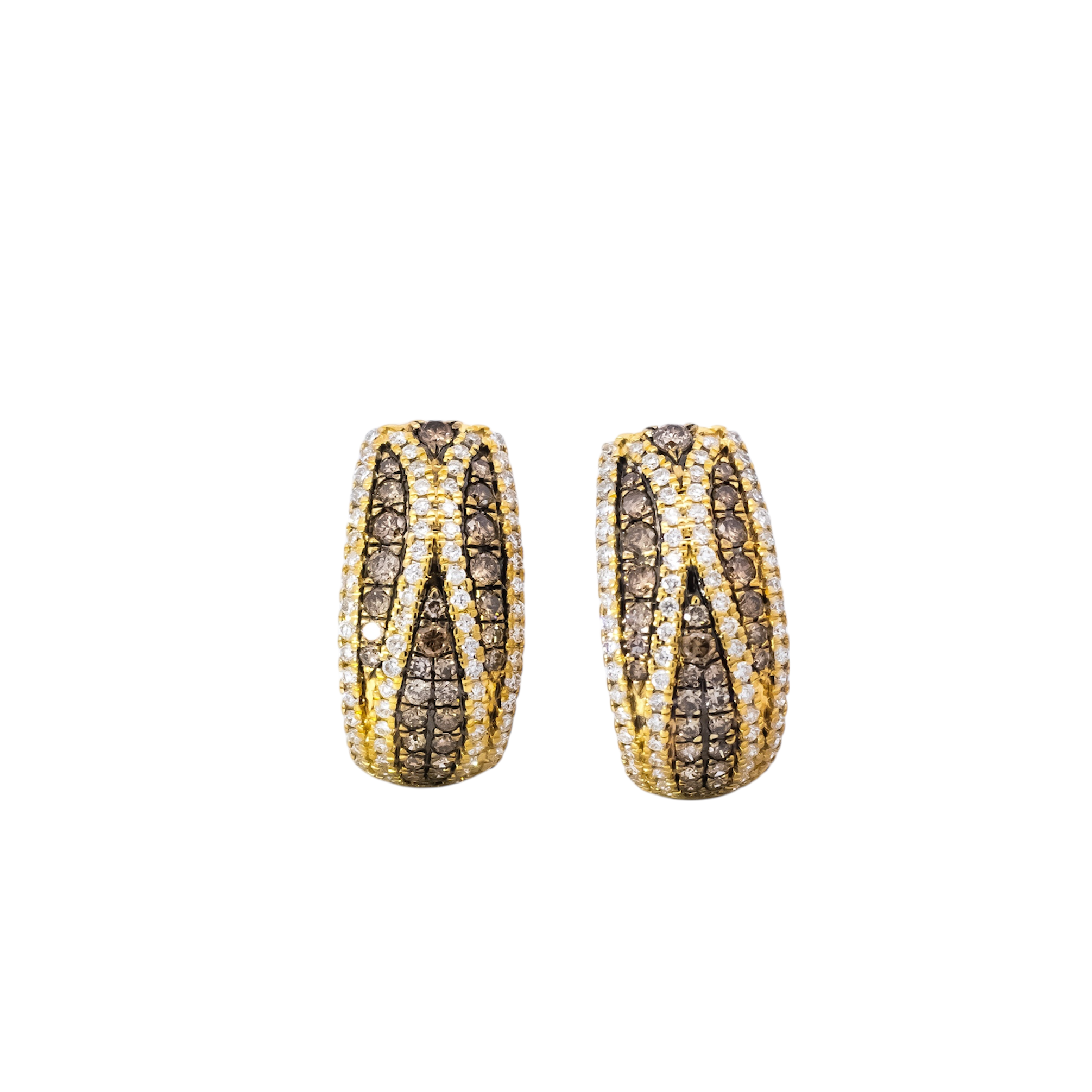 Aretes anchos tipo huguies en oro amarillo 18kt con diamantes