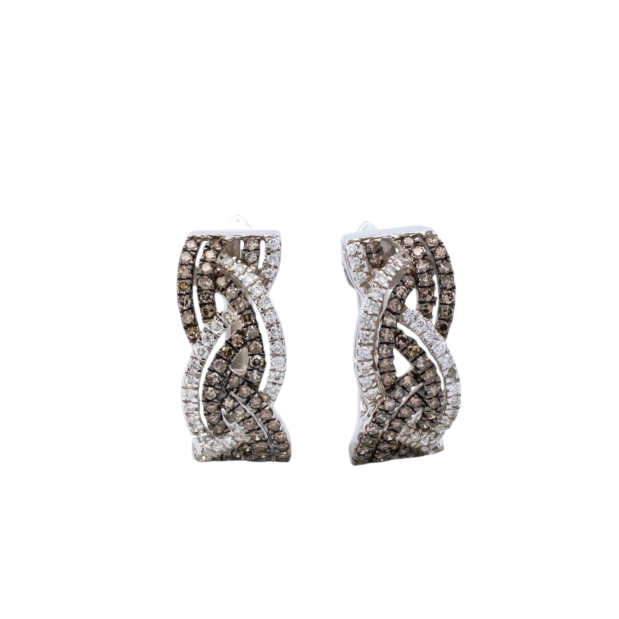 Aretes tipo huguies oro blanco 18kt diseño de líneas entrelazadas