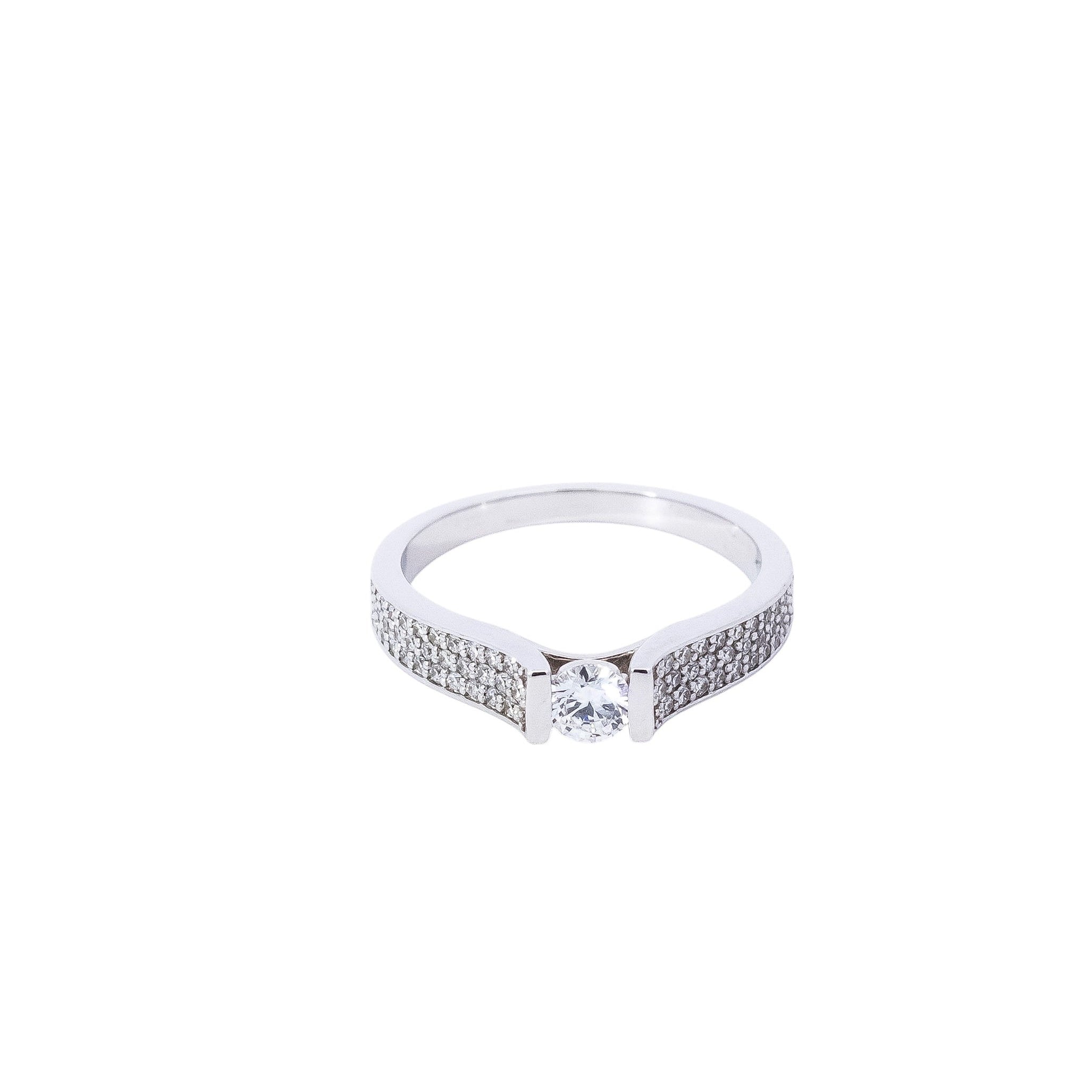 Anillo ancho de compromiso en oro blanco 18kt con diamantes