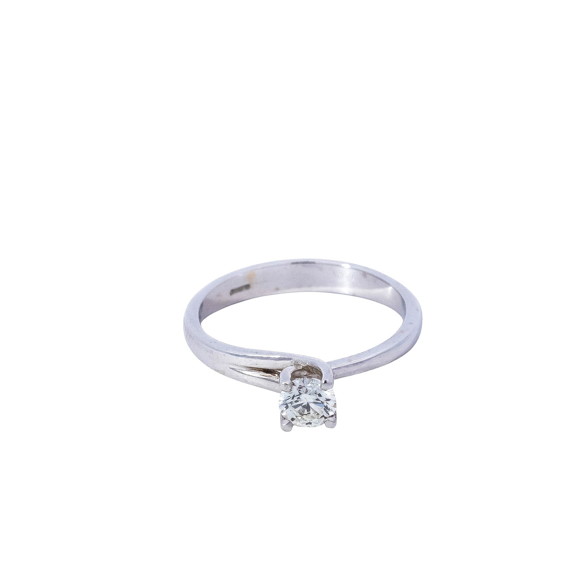Anillo de compromiso tipo solitario en oro blanco  18kt  con diamante 0.40ct