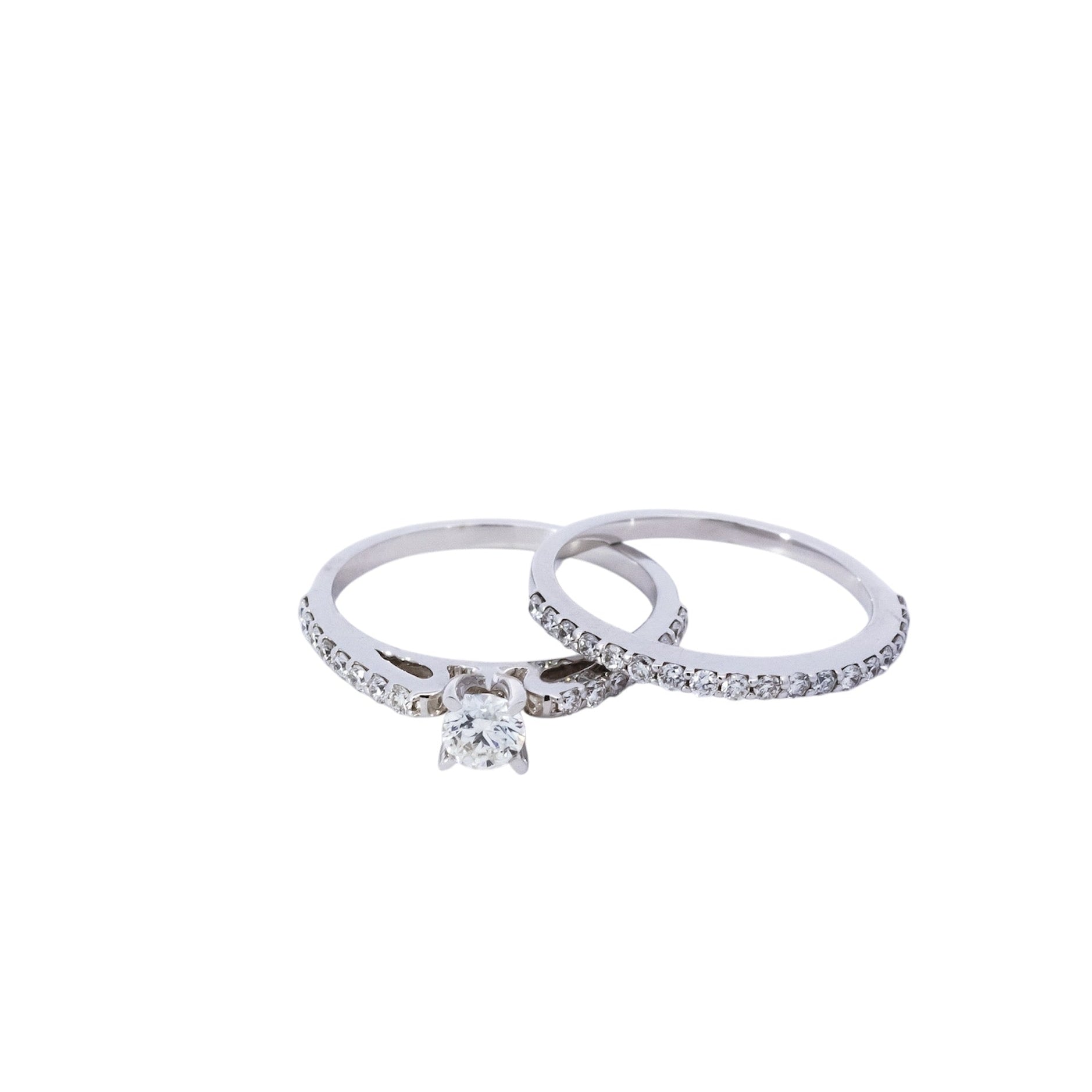 Juego de anillo de compromiso y alianza en oro blanco 18kt con diamantes