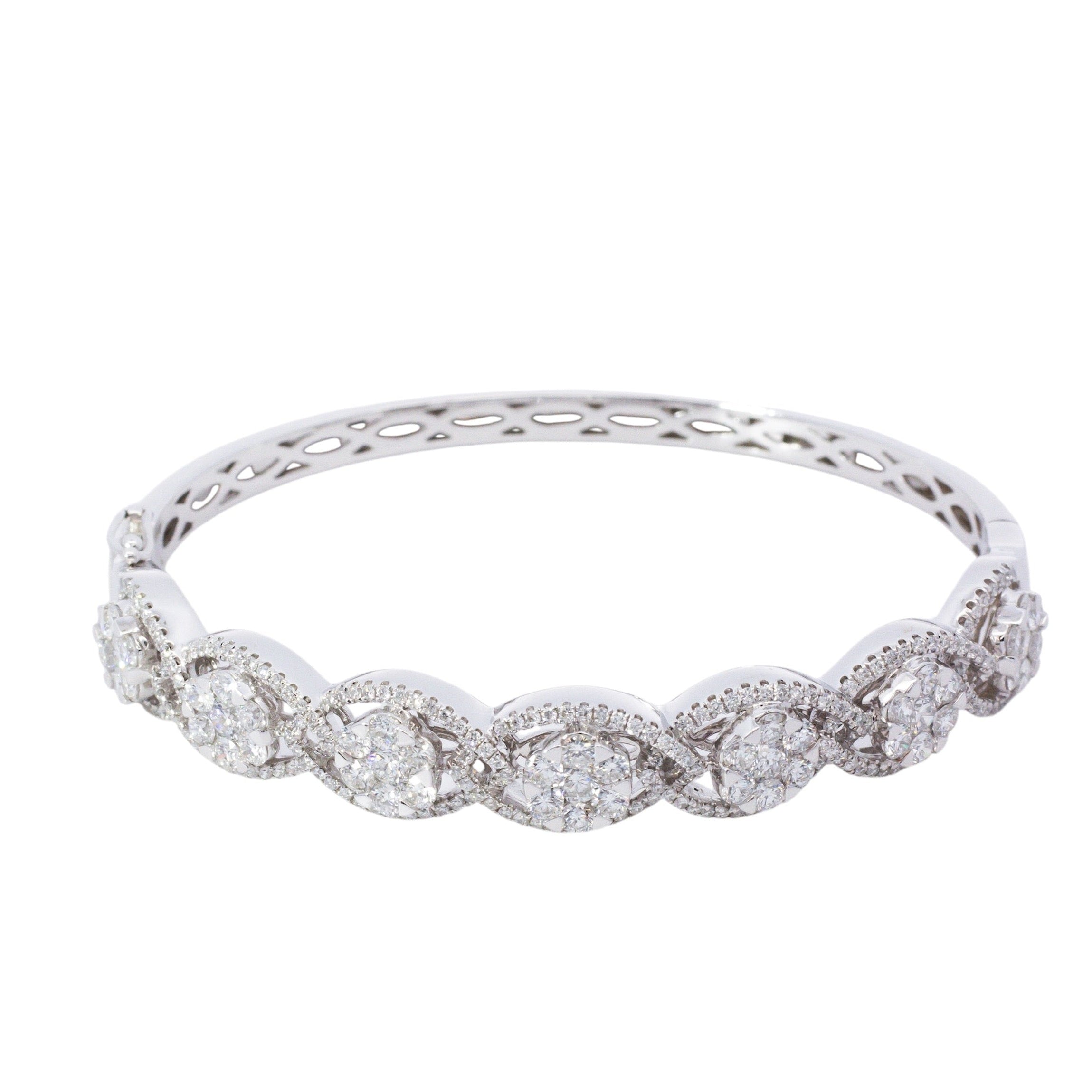 Pulsera oro blanco 18kt tipo caña con diseño líneas y flores en diamantes